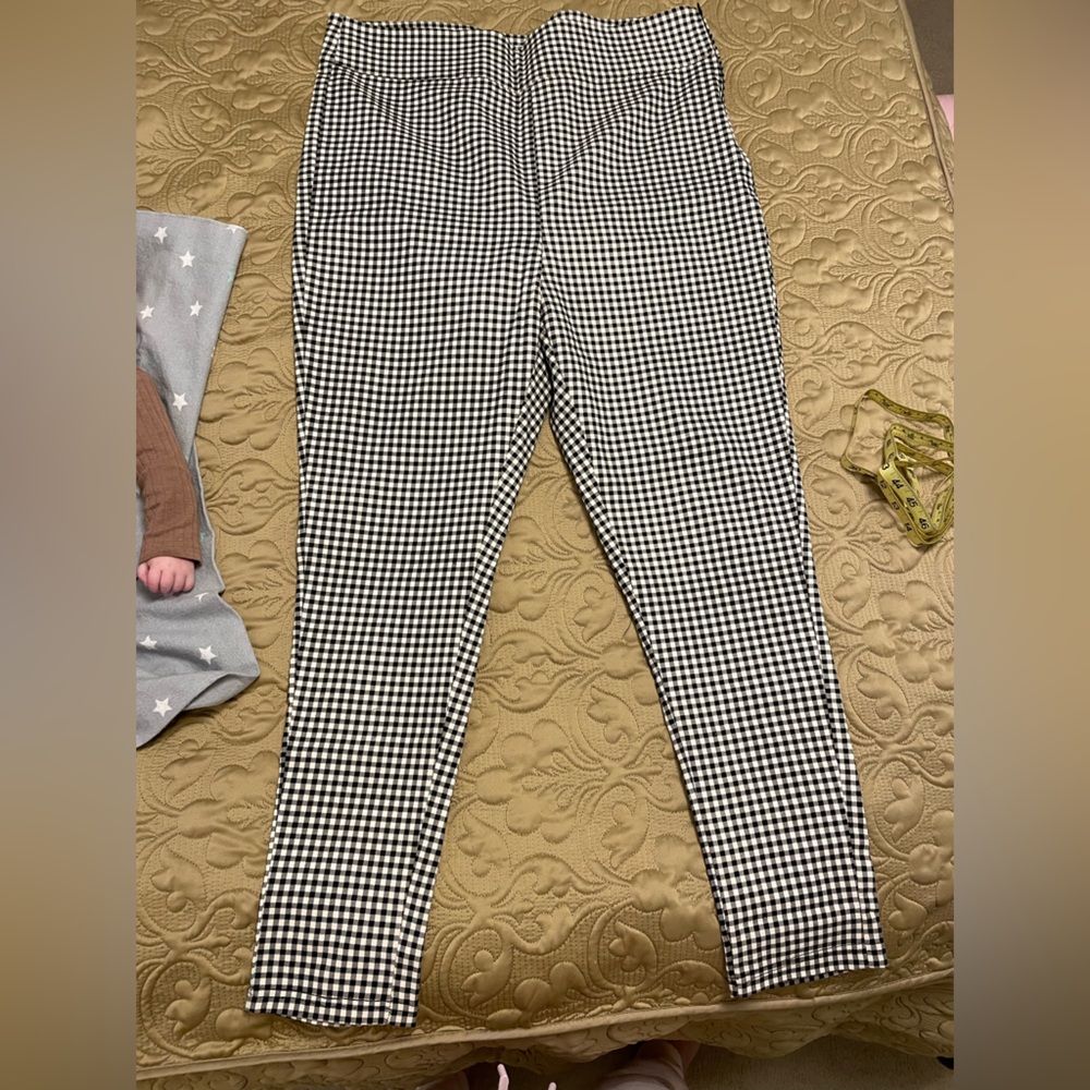 Unique Vintage Black and White Checkered Cropped Pants
